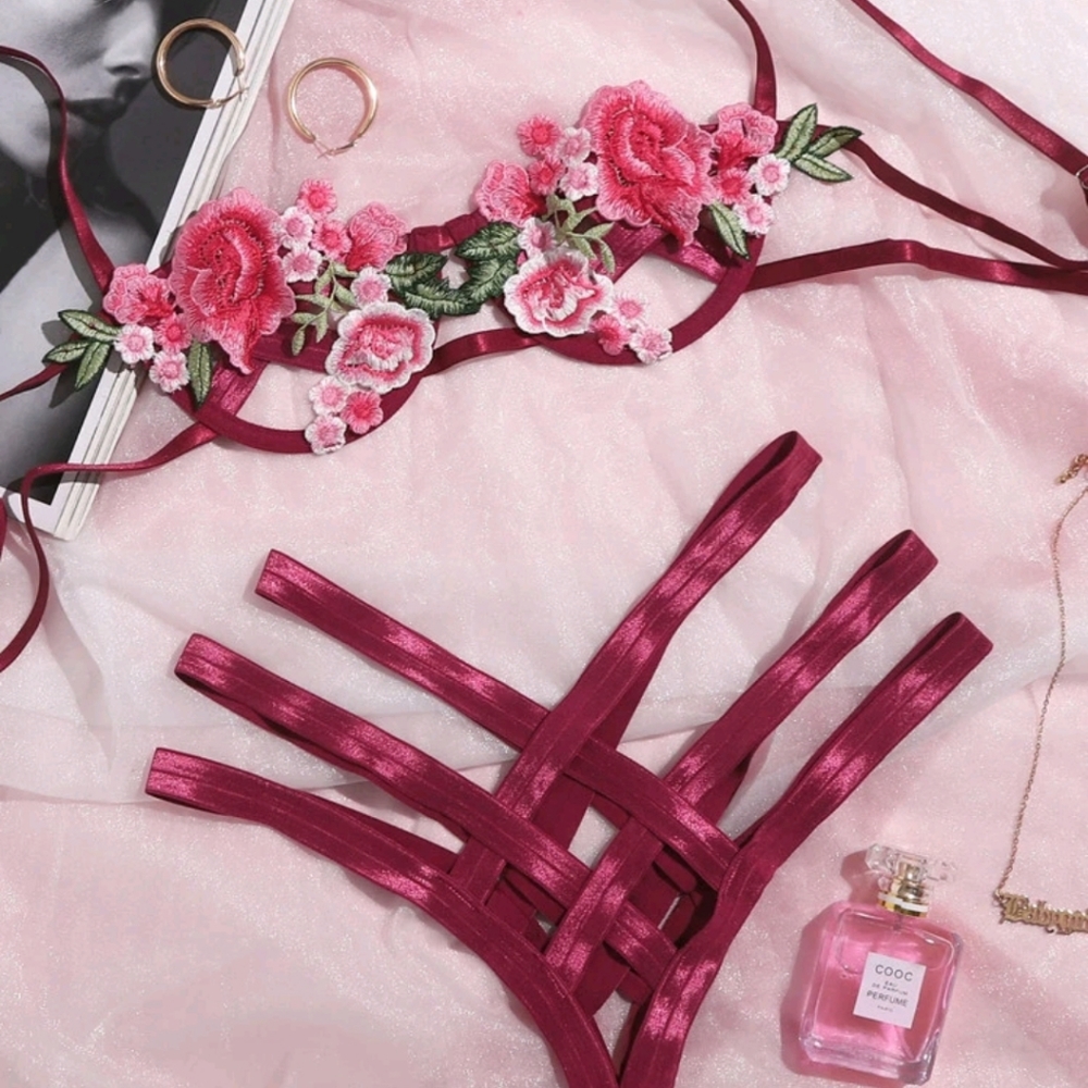 Floral Cut Out Underwire Lingerie Set